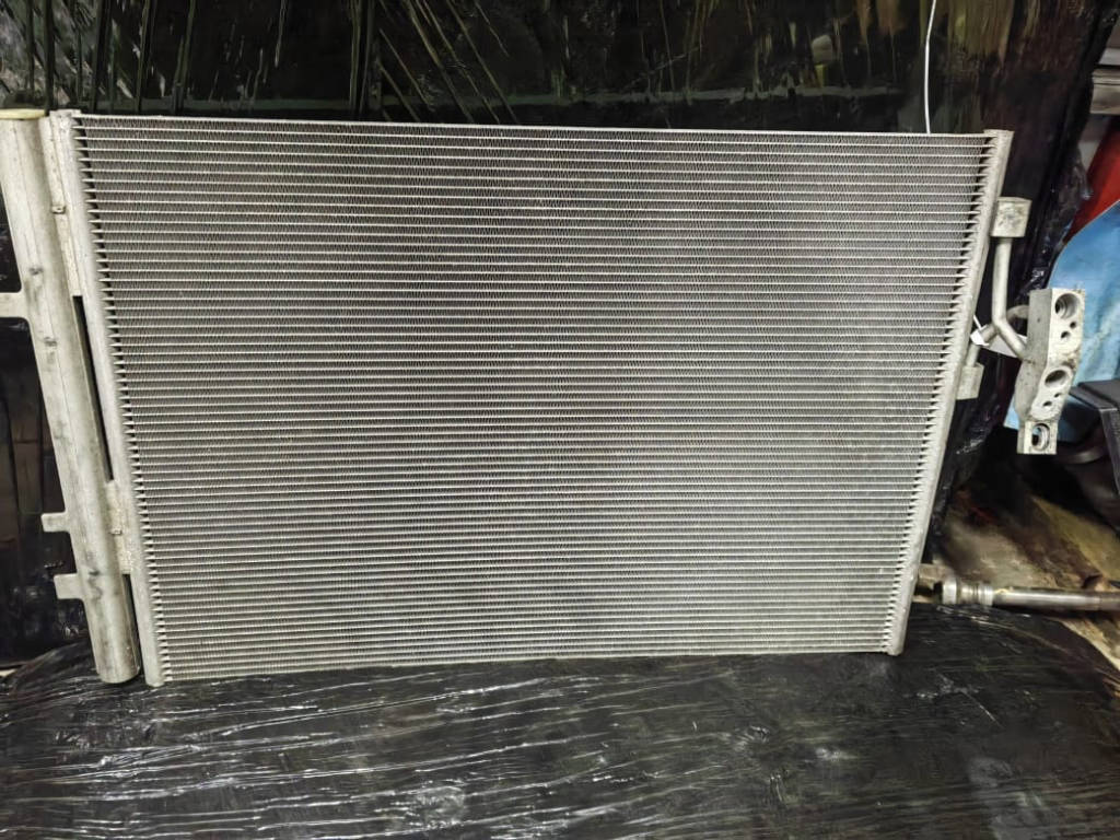 Радиатор кондиционера BMW F25 N52 64539216144