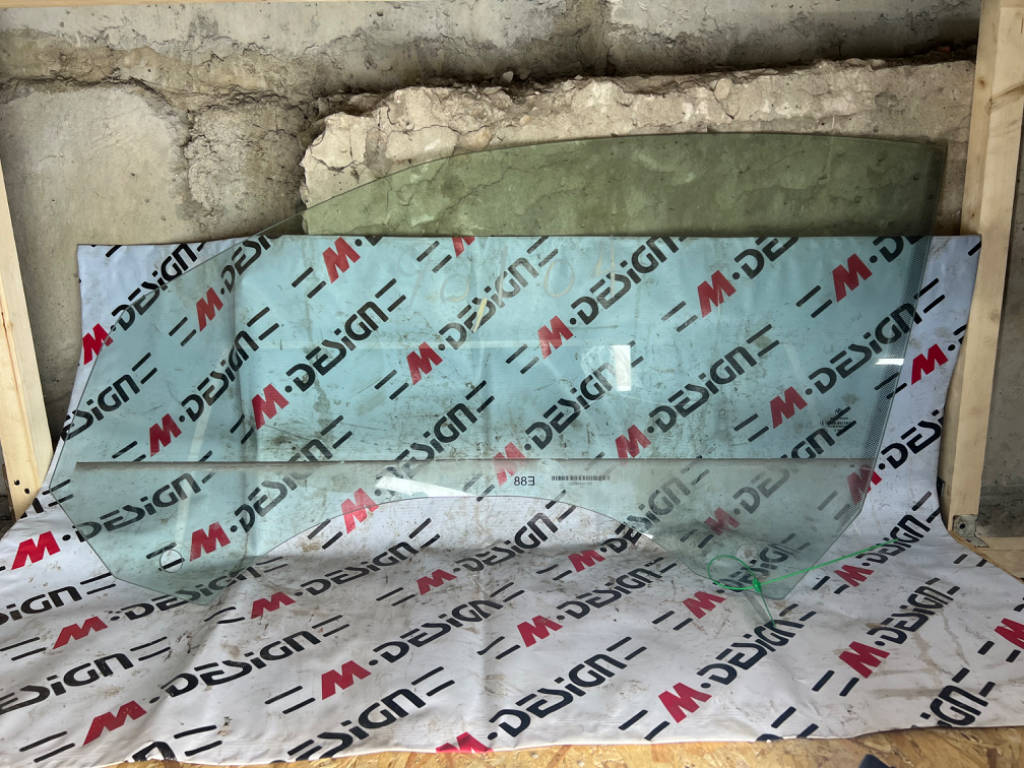 Стекло двери переднее левое