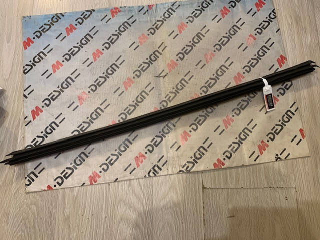 Уплотнитель шахты стекла Левый передний внутренний BMW E90 51337060233