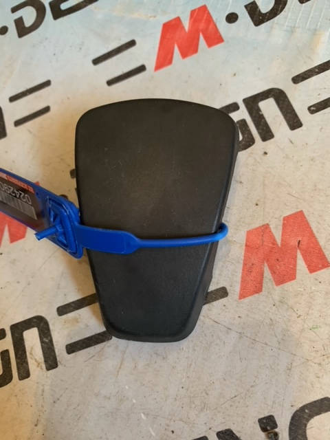 Накладка обводного устройства ремня Левая BMW E88 72119120877