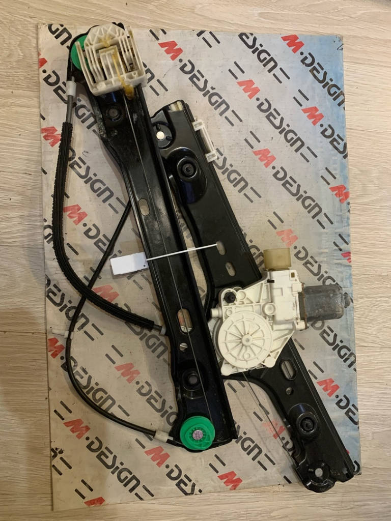 Электрический стеклоподъемник Левый передний BMW E90 51337140587