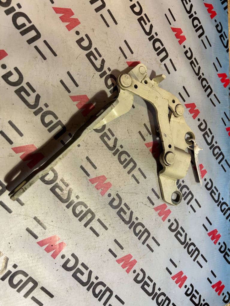 Петля капота П bmw 41617210678