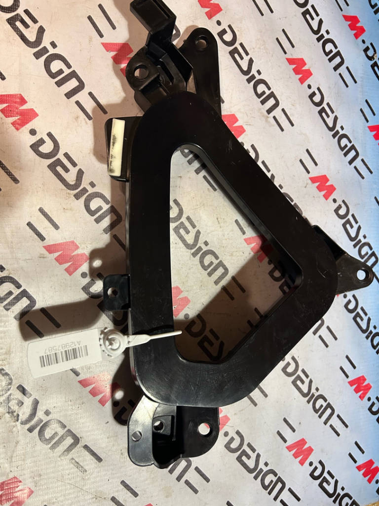 Кронштейн Л bmw 51437226279