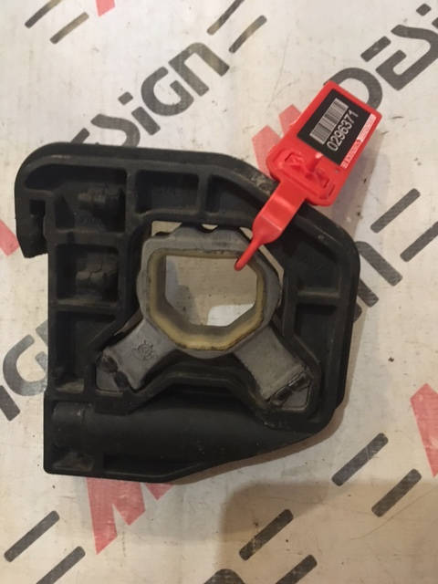 Кронштейн радиатора правый Bmw F20 F30 17117600540