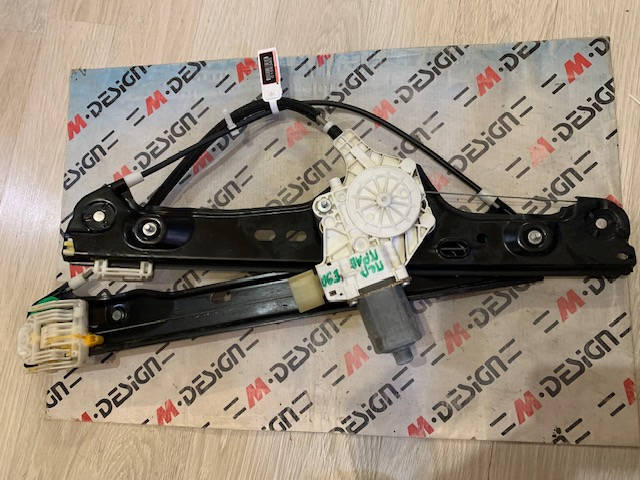 Электрический стеклоподъемник правый передний BMW E90 51337140588