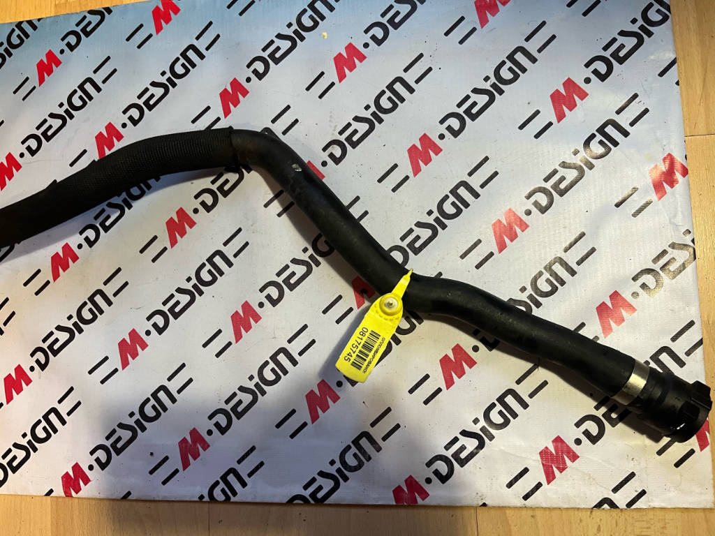 Шланг патрубок 64216951946 BMW