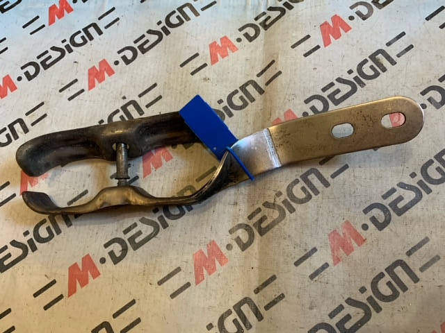 Кронштейн глушителя BMW E90 18207553606 с хомутом 18207553607