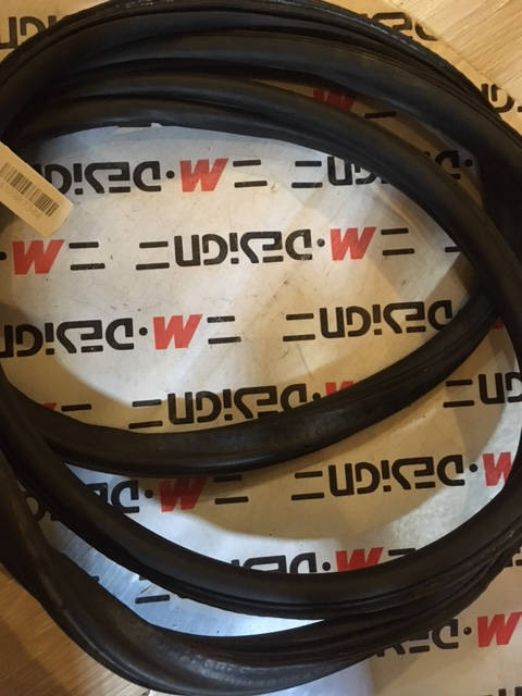 Уплотнитель багажной двери BMW E90 51767182079