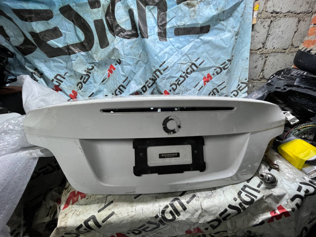 Крышка багажника BMW E82 белая