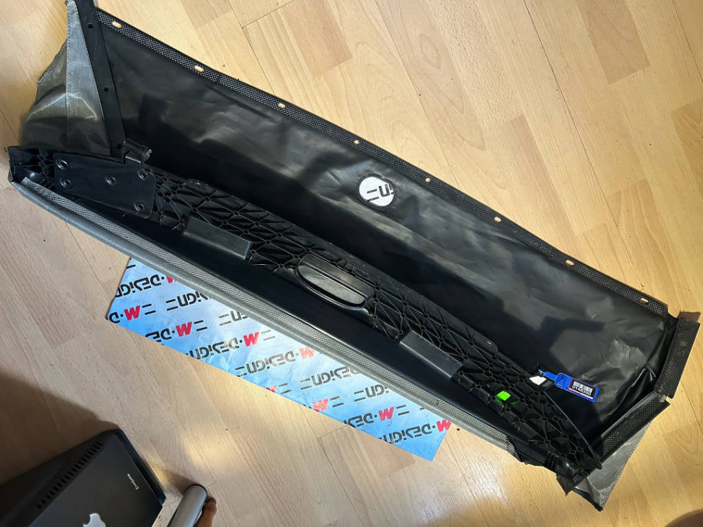 Отделение для складного верха bmw E88 54347181953