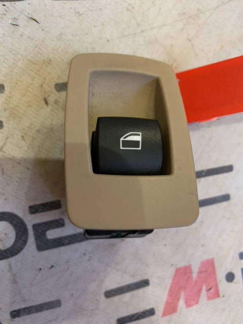 Кнопка стеклоподъемника BMW E90 61316945876