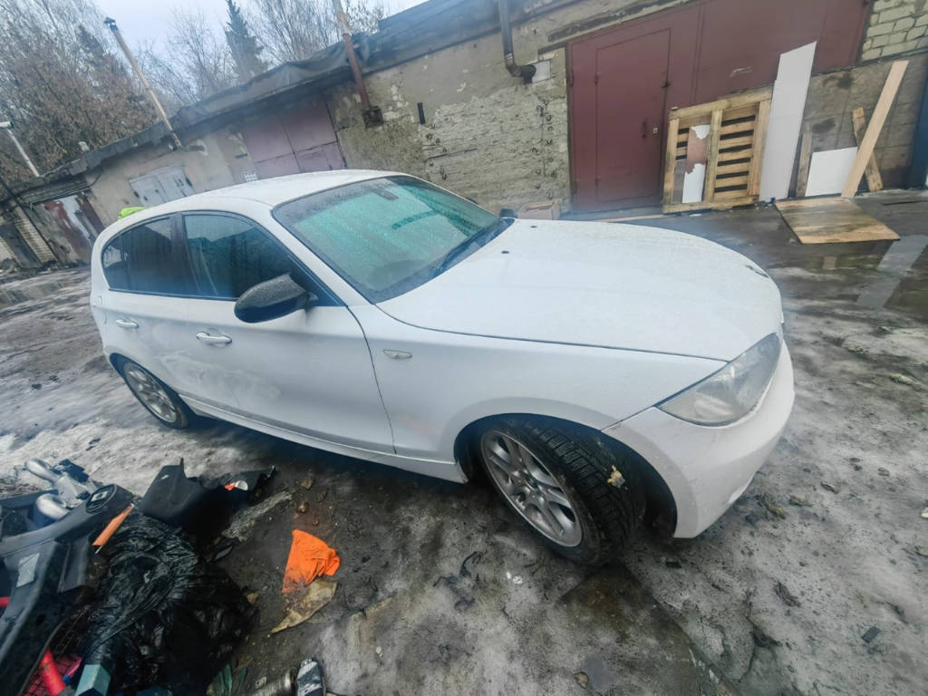 Передняя правая дверь BMW E87