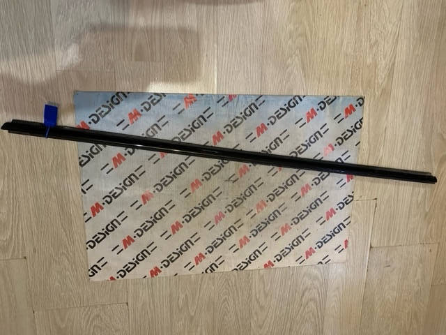 Молдинг шахты стекла Наруж. двери Правой Перед BMW E88 51337164954