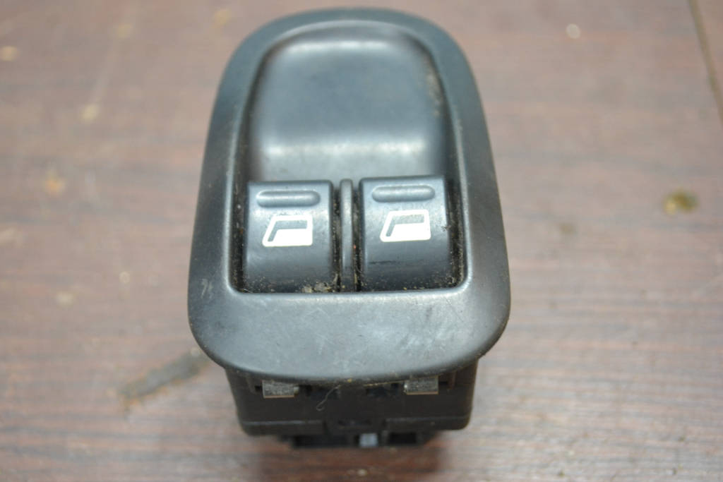 Кнопка стеклоподъемника Peugeot 206
