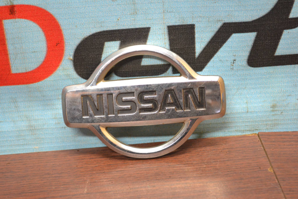 Эмблема Nissan Primera P11
