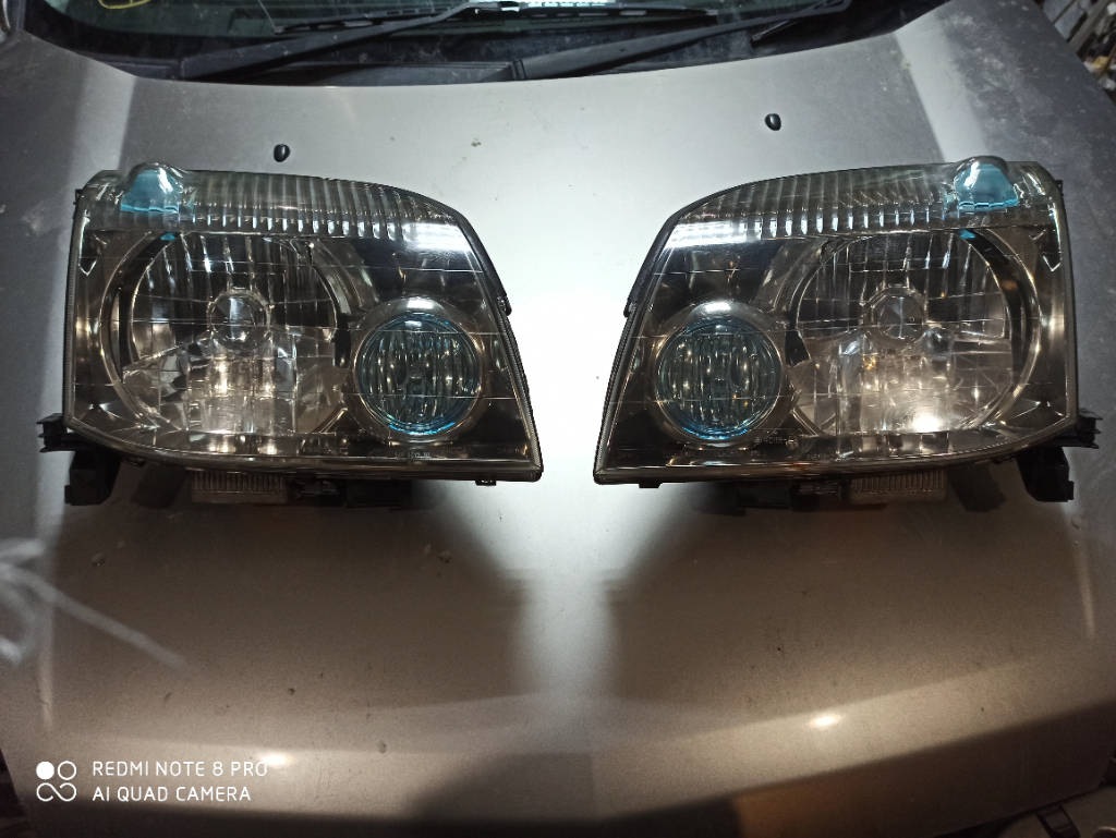 Фара левая и правая передняя ксенон Nissan X-Trail 2005 NT30 QR20DE
