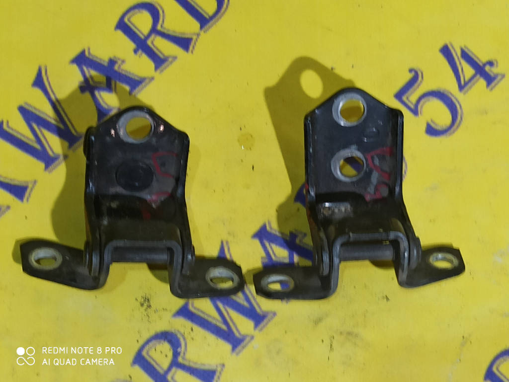 Кронштейн двери правая задняя E11272210A Mazda Axela 2006 BKEP LFVE