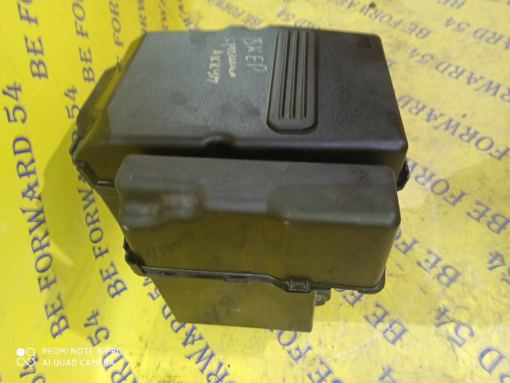 Кожух аккумулятора пробег 15т.кмMazda Axela 2003 BKEP LFDE