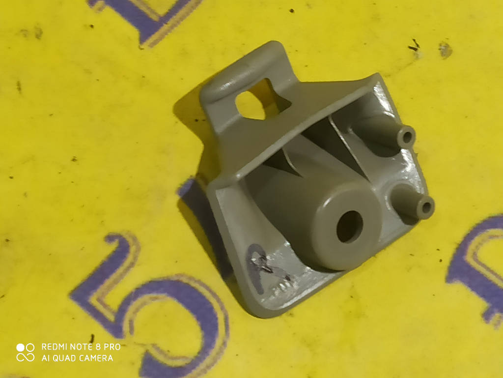 Крючок багажника 849368H300 Nissan X-Trail 2003 NT30 QR20DE