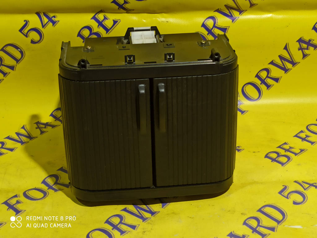 Бардачок 68104EQ000 Nissan X-Trail 2003 NT30 QR20DE