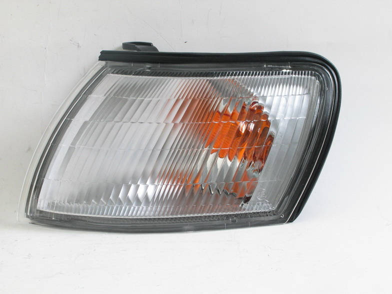 Поворотник левый передний 183149012B Toyota Carina 1993-1996