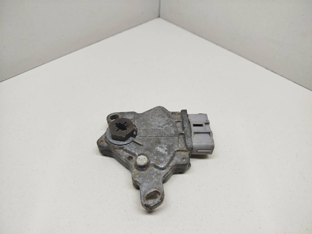 Датчик положения селектора АКПП 8454020220 Toyota Camry SV30 4SFE
