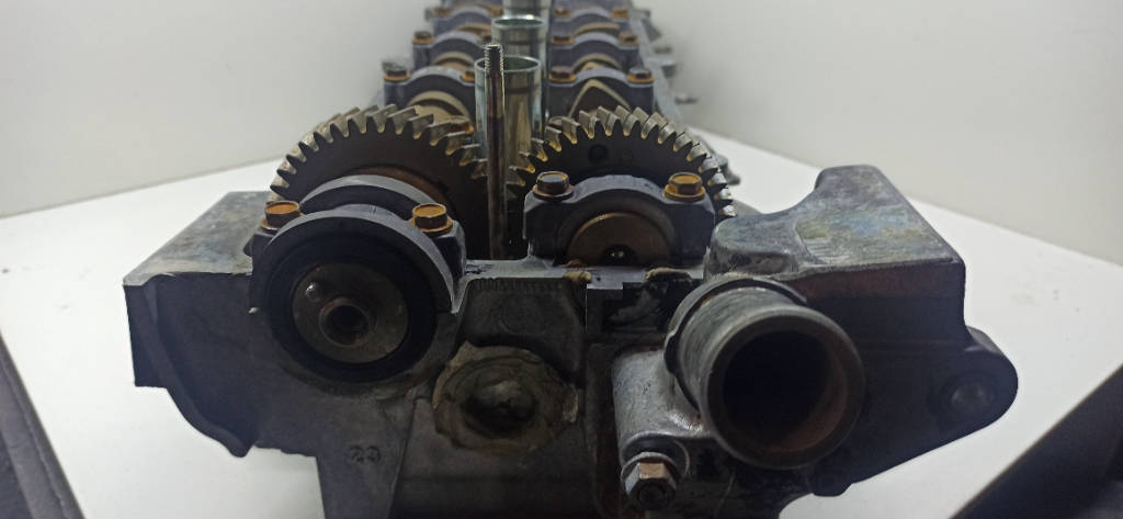 Головка блока цилиндров 1110179045 Toyota Mark II GX100 1GFE