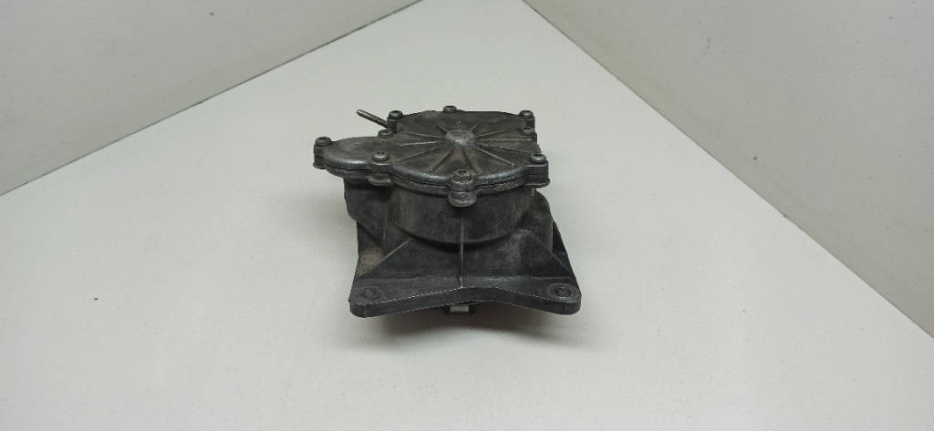 Насос вакуумный 29300-64100 Toyota Town Ace Noah CR50G 3CT