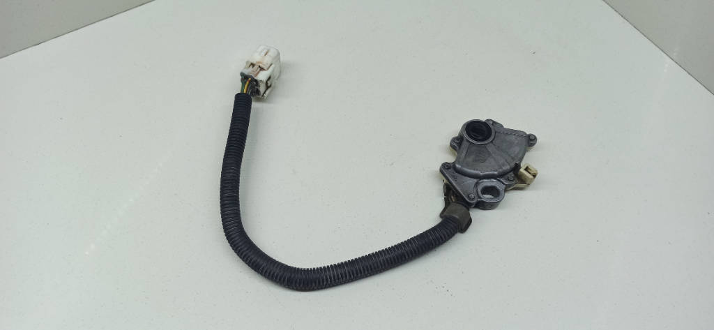 Датчик положения селектора АКПП 8454097203 Daihatsu YRV M211G