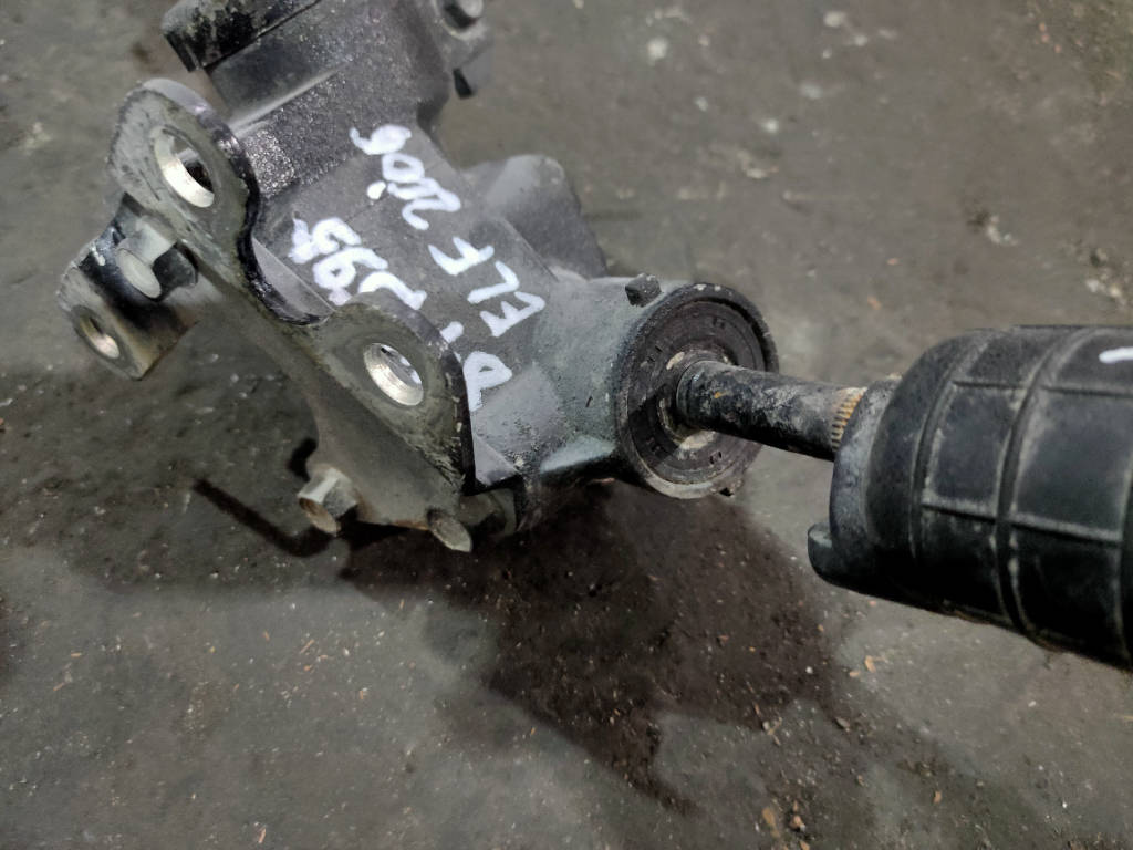 Рулевой редуктор угловой Isuzu ELF 2006 NKR81 4HL1-1