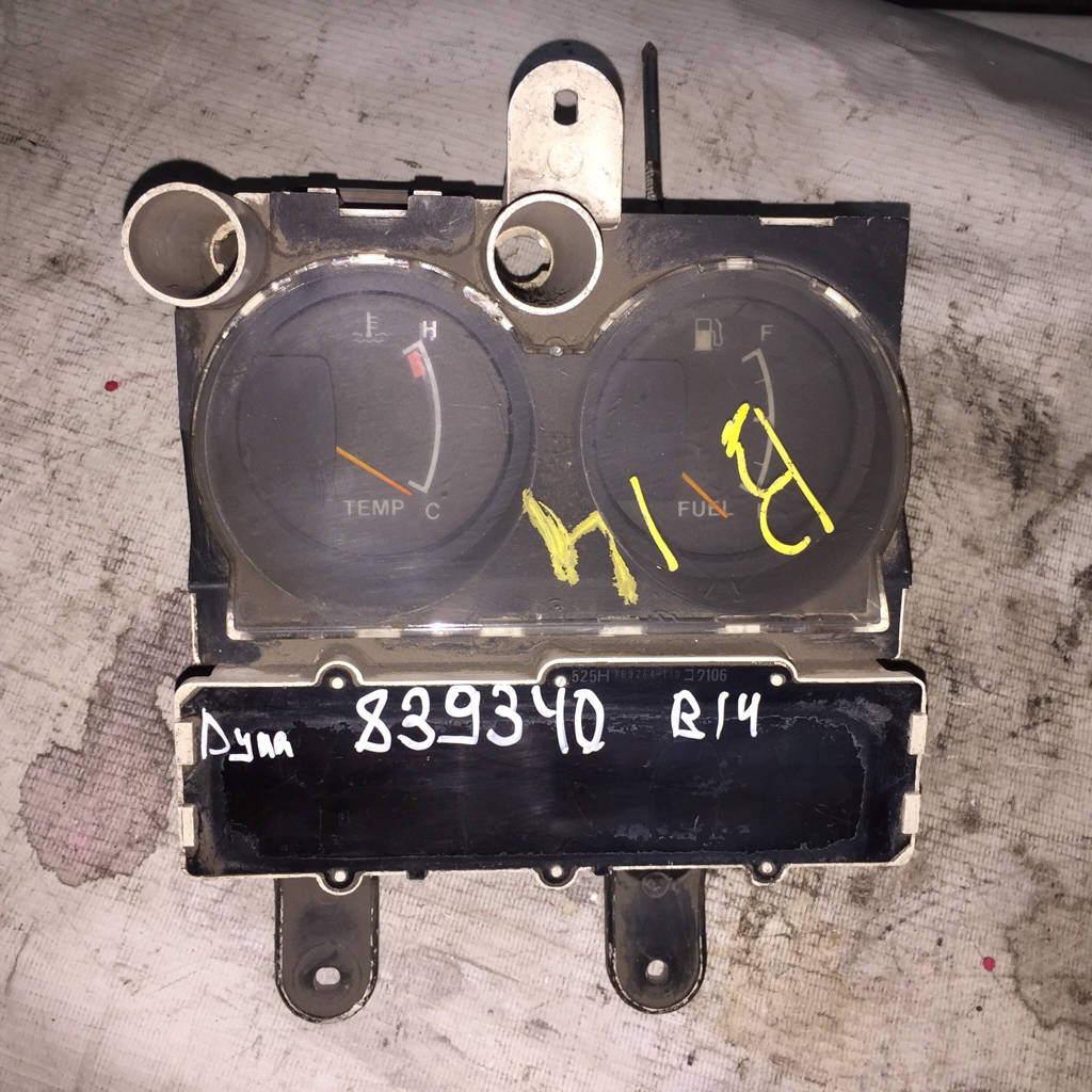 Панель приборов 37030 Toyota Dyna 14B