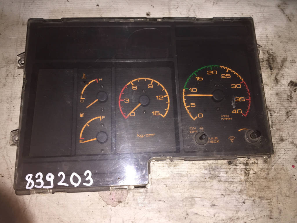 Панель приборов 1-83114-322-2 Isuzu Forward