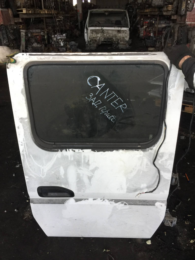 Дверь правая задняя Mitsubishi Canter