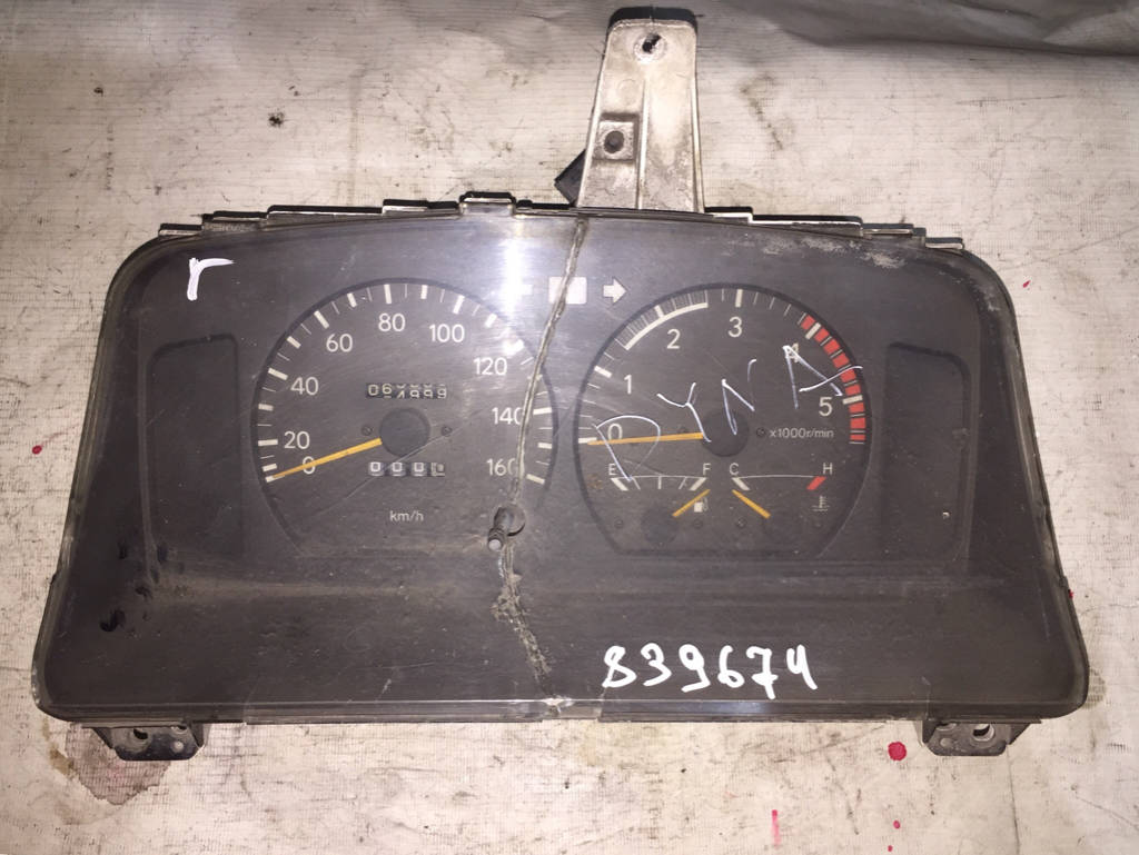Панель приборов 83100-37150 Toyota Dyna