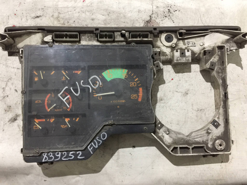 Панель приборов Mitsubishi Fuso