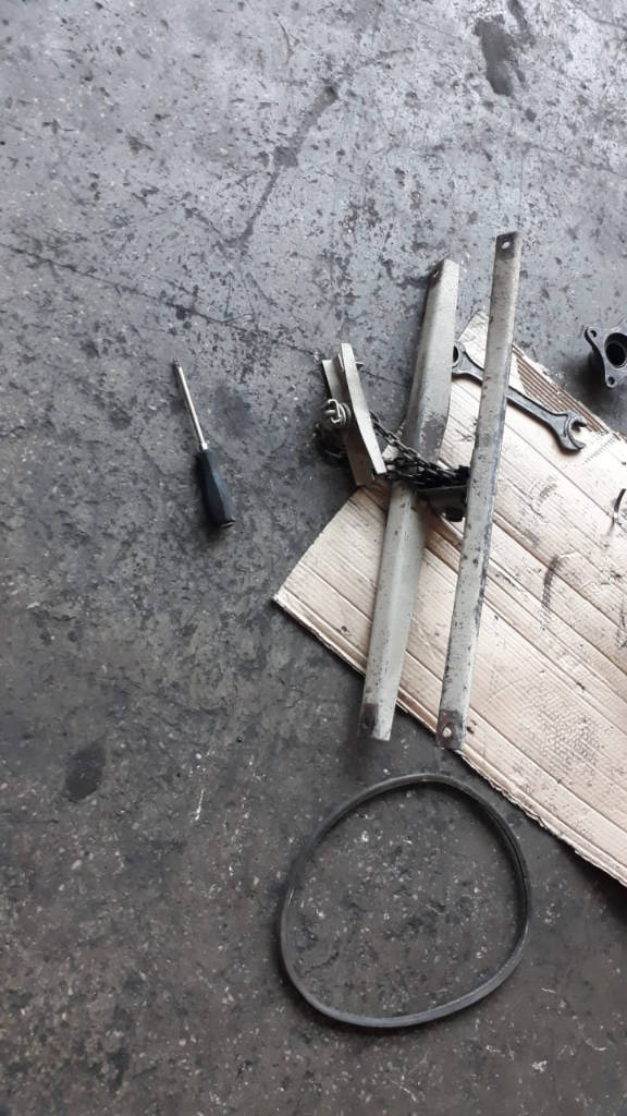 Крепление запаски Mitsubishi Fuso + ключ крепления запаски