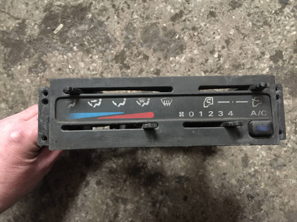 Блок управления климатом Nissan Atlas