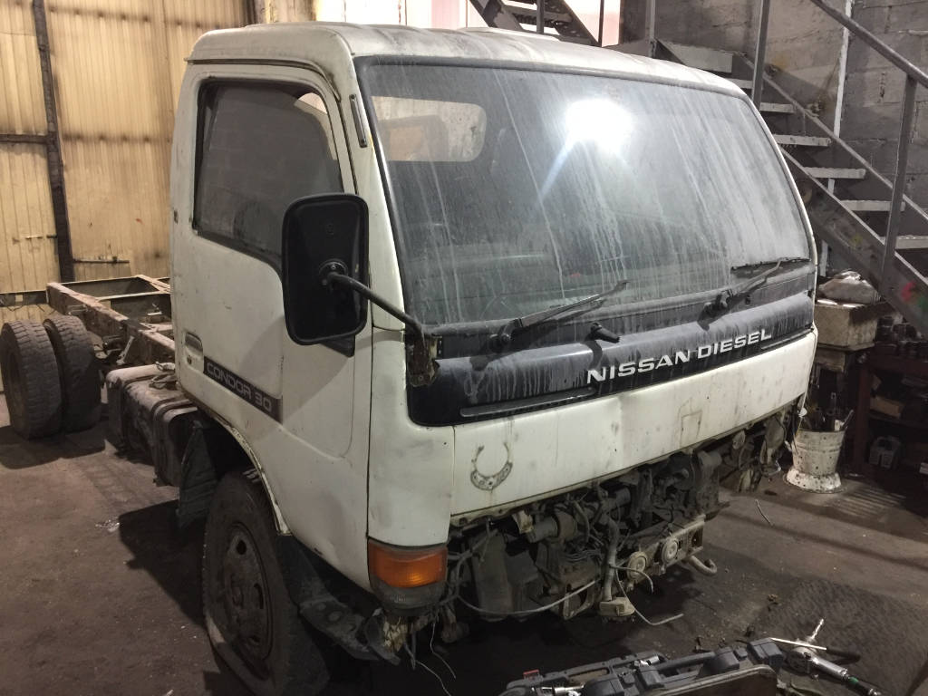 Кабина Nissan Diesel Condor 30 B=169,5cm (по капоту)
