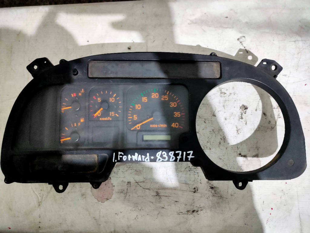 Панель приборов 1-83115-998-2 Isuzu Forward