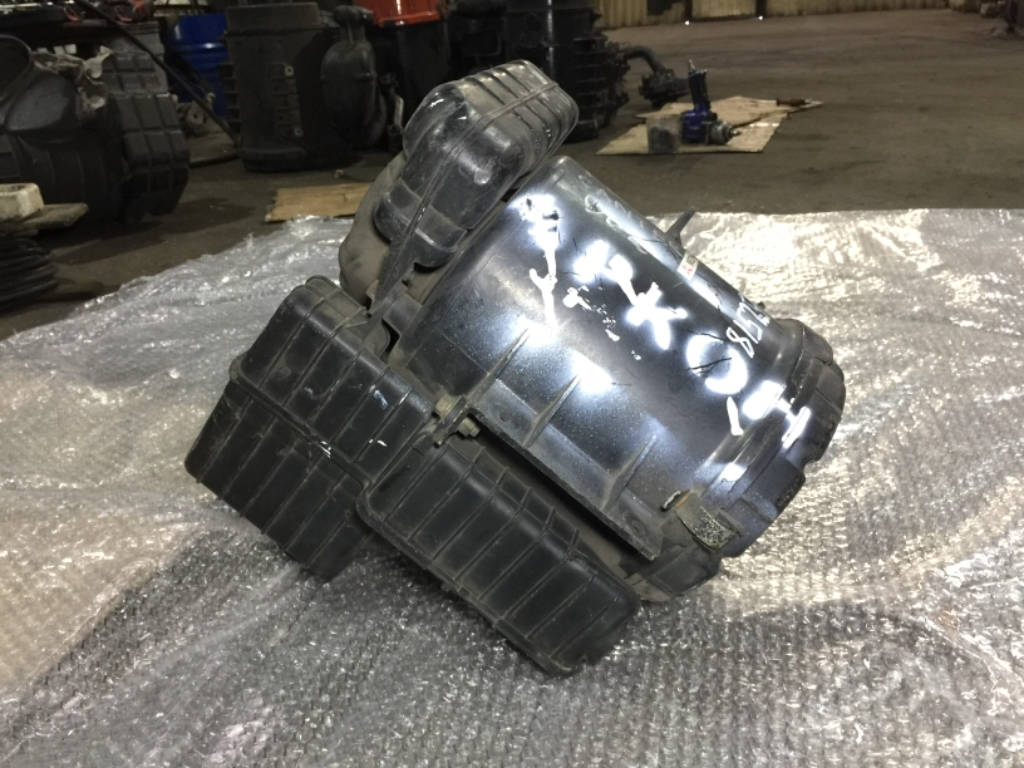 Корпус воздушного фильтра Mitsubishi Canter