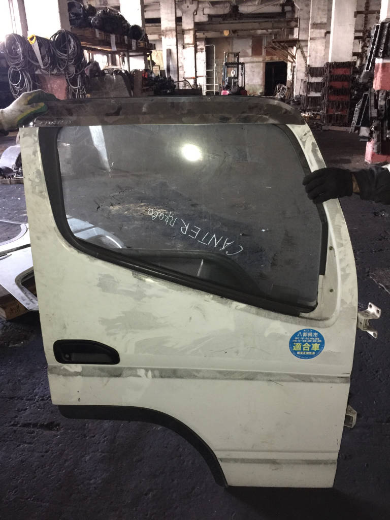 Дверь правая передняя Mitsubishi Canter