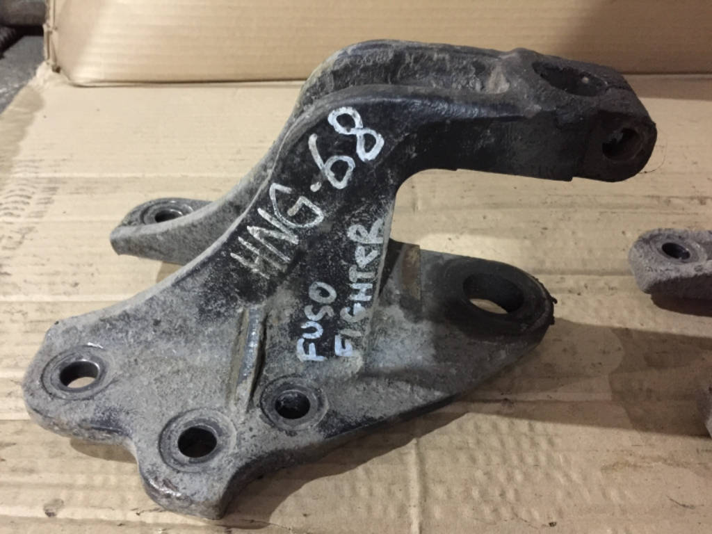 Кронштейн рессоры Mitsubishi Fuso перед задней HNG68