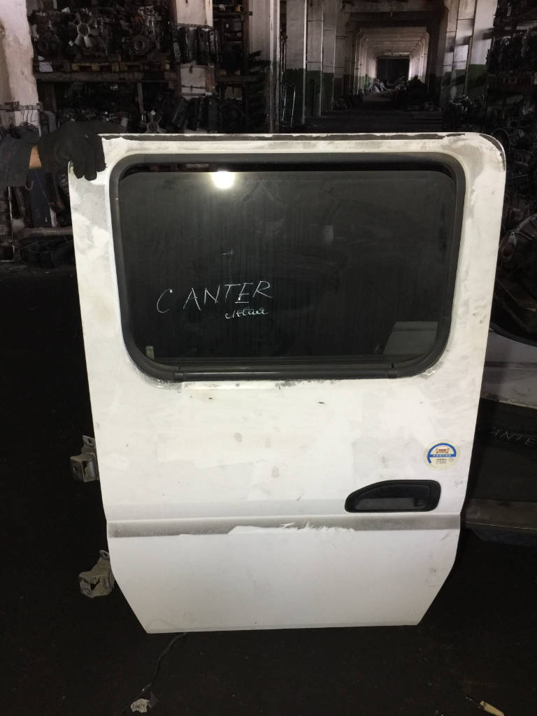 Дверь левая задняя Mitsubishi Canter