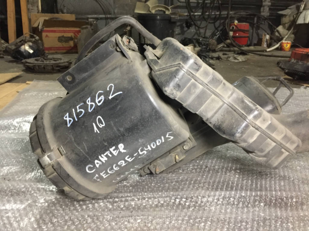 Корпус воздушного фильтра Mitsubishi Canter