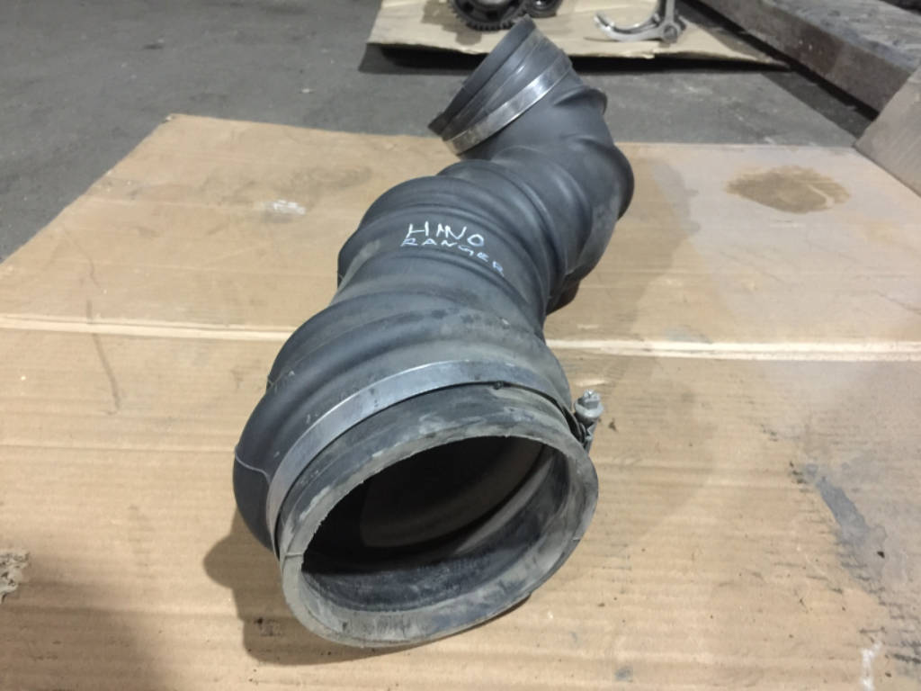 Патрубок воздушного фильтра Hino Ranger FC2JKB J08C