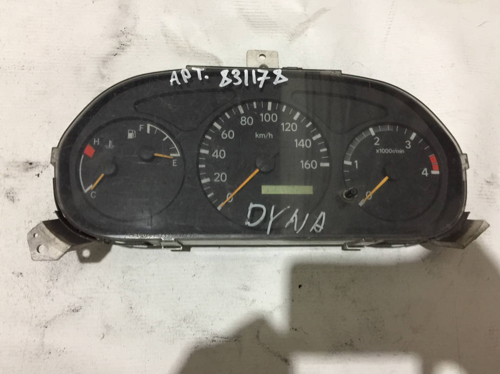 Панель приборов Toyota Dyna 8380037610C