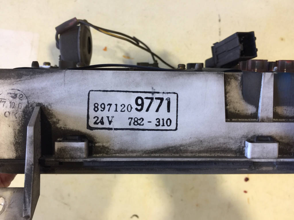 Панель приборов Isuzu ELF 24V A/T 8971209771