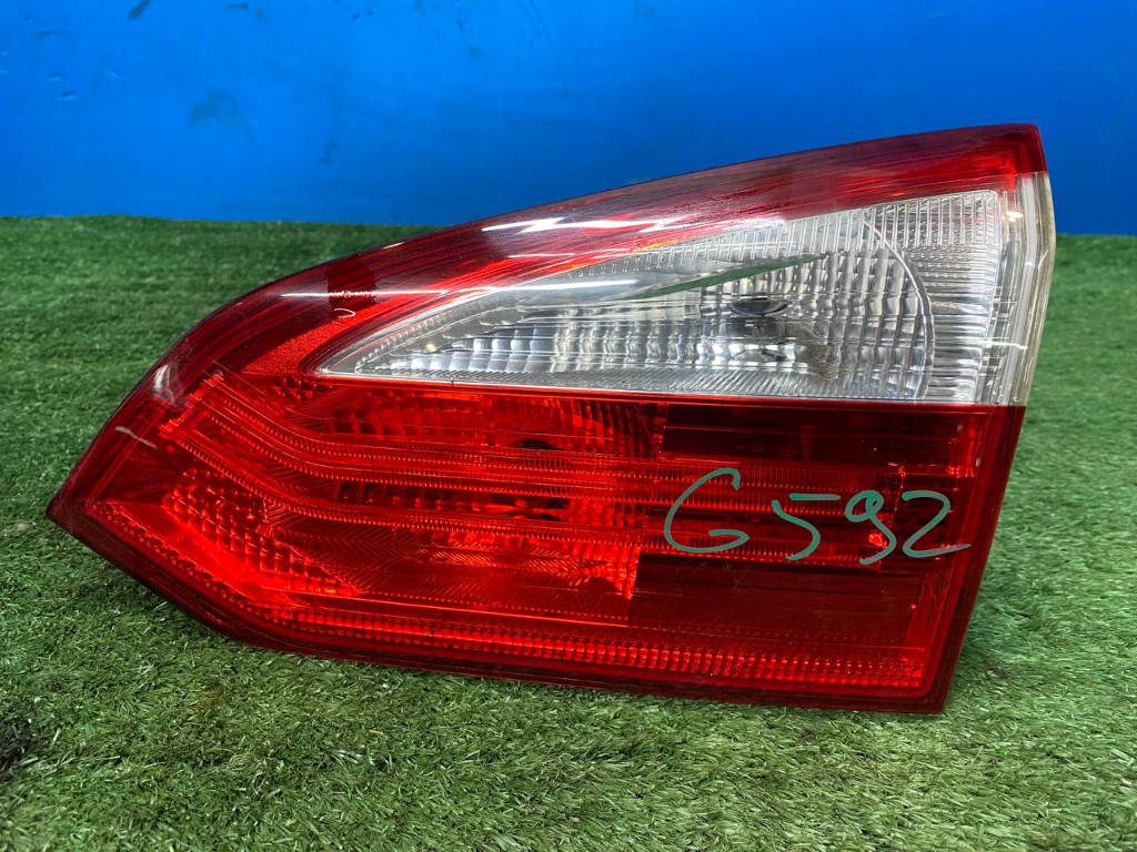 фонарь задний правый (внутренний) Ford Focus III (2011—2015)