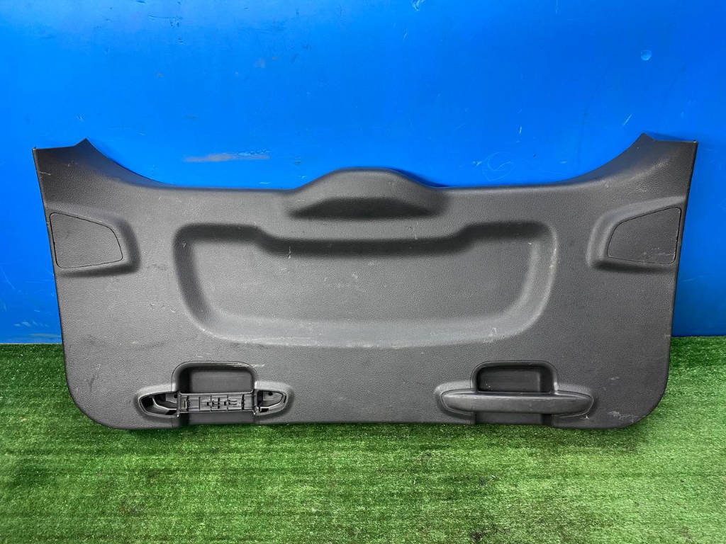 Обшивка двери багажника (царапины) Ford Focus 3 (2011-2019) 1.6L ecoboost