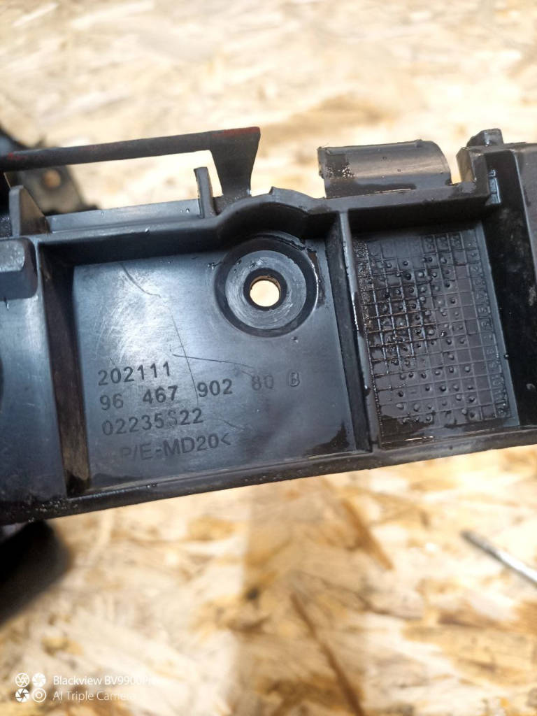 Кронштейн крепления бампера заднее 9646790280b. 96467901b. Citroen C4 2010 LC EP6